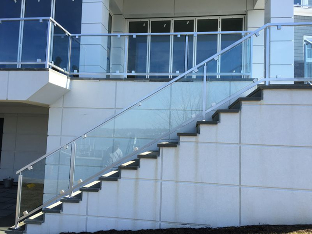 Закаленное стекло для лестничных перил