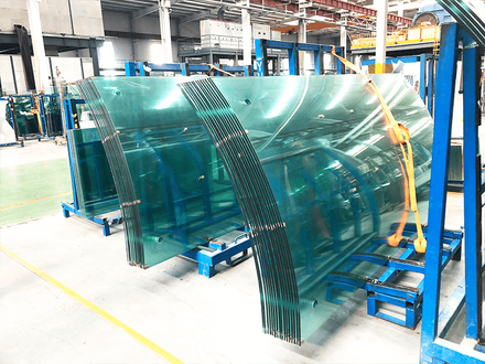 Гнутое закалённое стекло