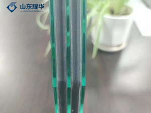 Полое стекло с теплым краем и термопластической прокладкой.