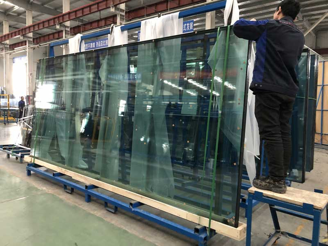 Изолированное наружное настенное стекло с двойным остеклением